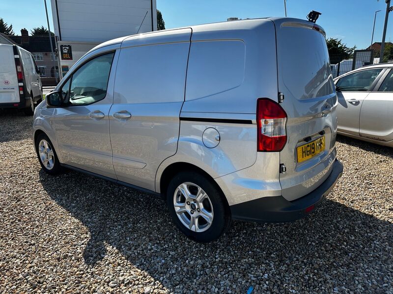 FORD TRANSIT COURIER