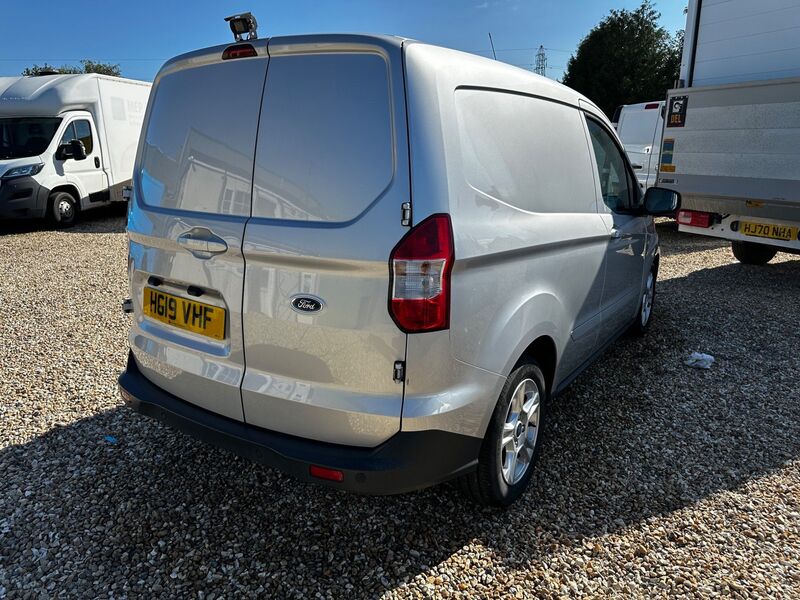 FORD TRANSIT COURIER