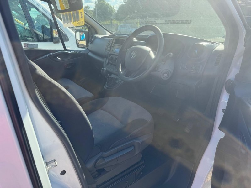 VAUXHALL VIVARO