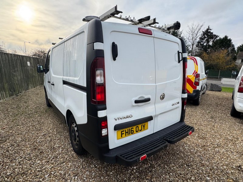 VAUXHALL VIVARO