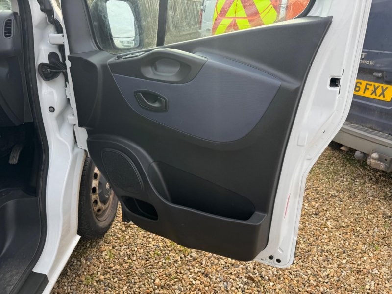 VAUXHALL VIVARO