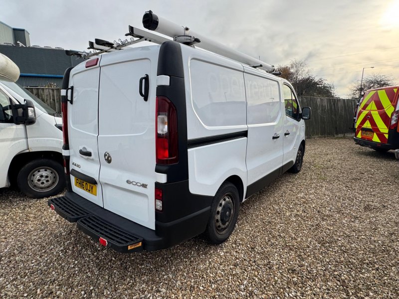 VAUXHALL VIVARO