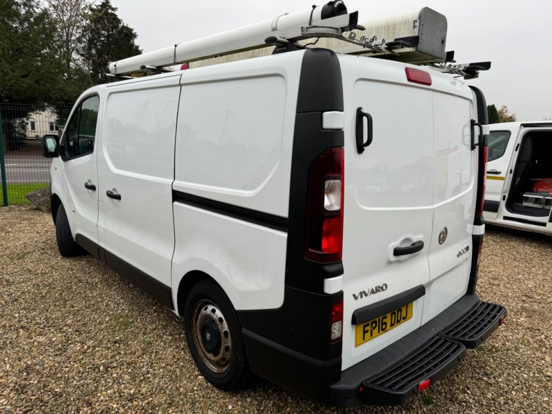 VAUXHALL VIVARO