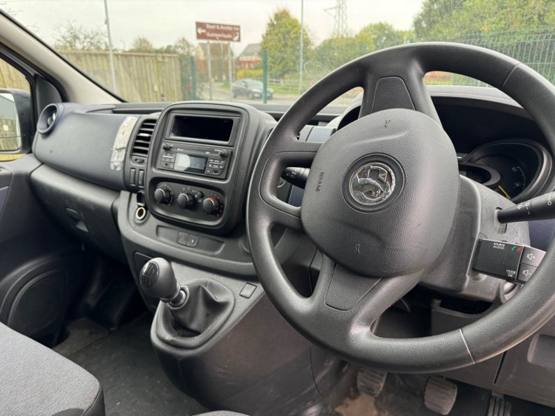 VAUXHALL VIVARO