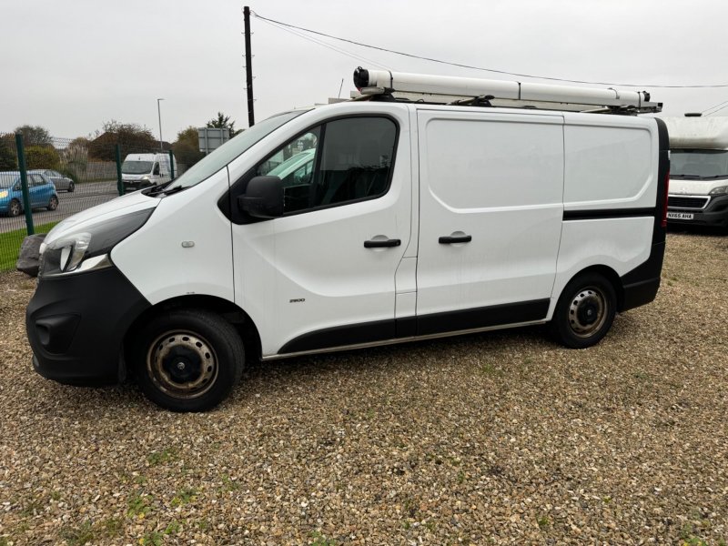 VAUXHALL VIVARO