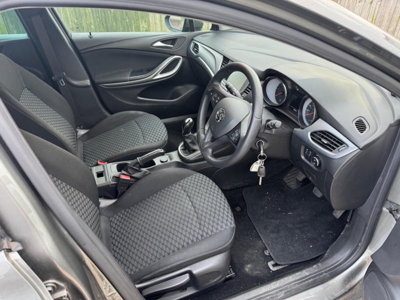 VAUXHALL ASTRA