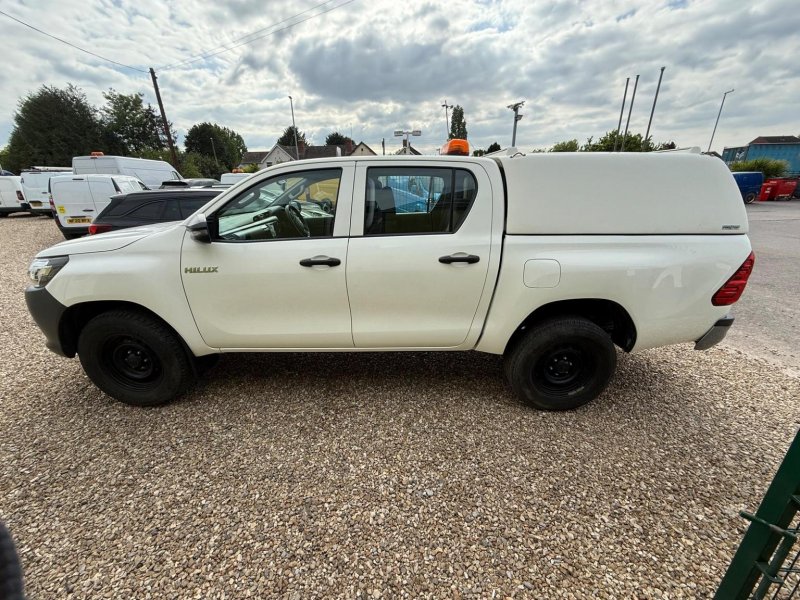 TOYOTA HILUX