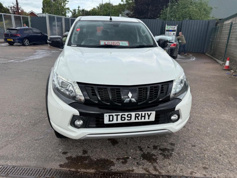 MITSUBISHI L200