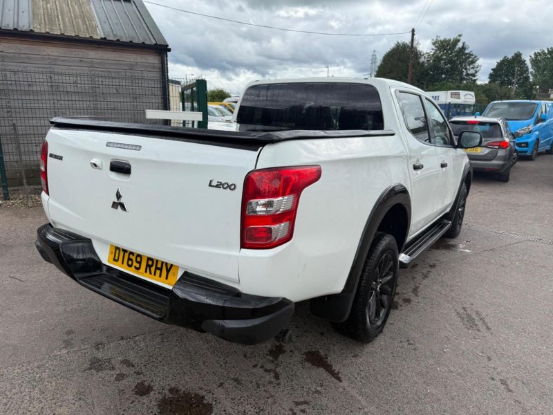 MITSUBISHI L200