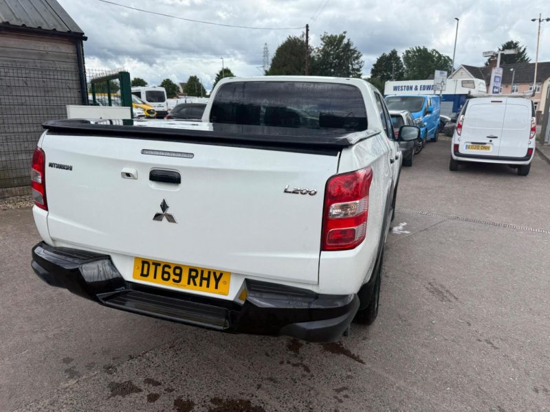 MITSUBISHI L200