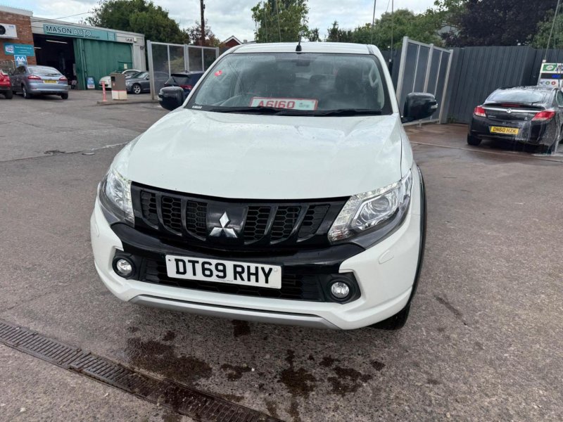 MITSUBISHI L200