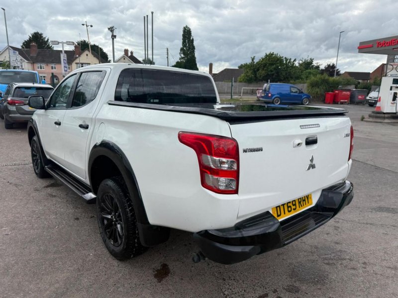 MITSUBISHI L200
