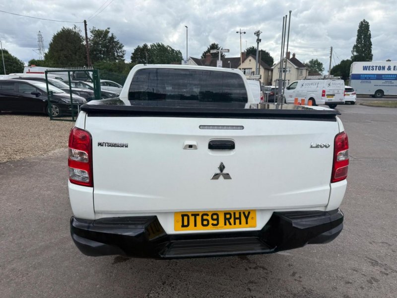MITSUBISHI L200