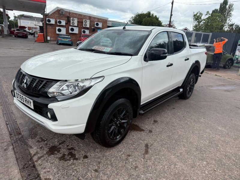 MITSUBISHI L200