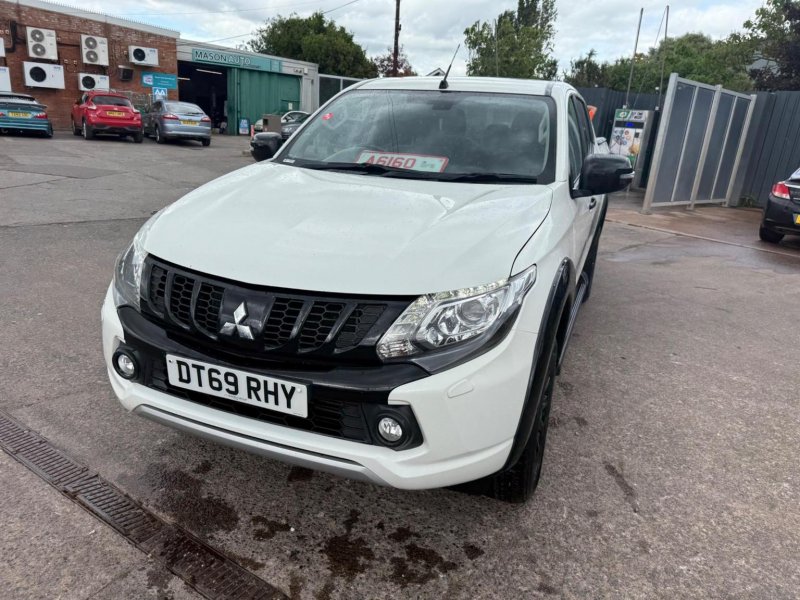MITSUBISHI L200